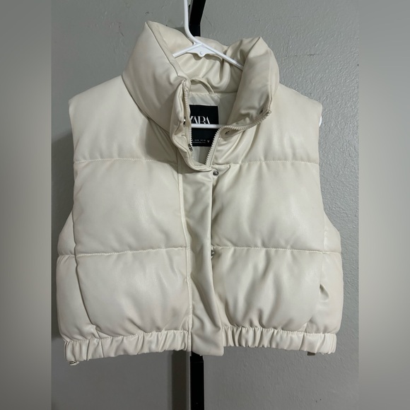 Zara Women's Off-White cropped  Puffer Vest Size Small - Picture 3 of 4